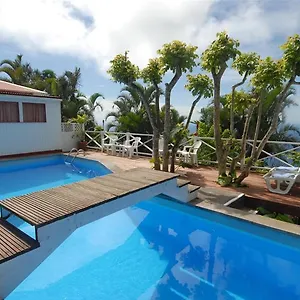 El Momo 2* Windward Side